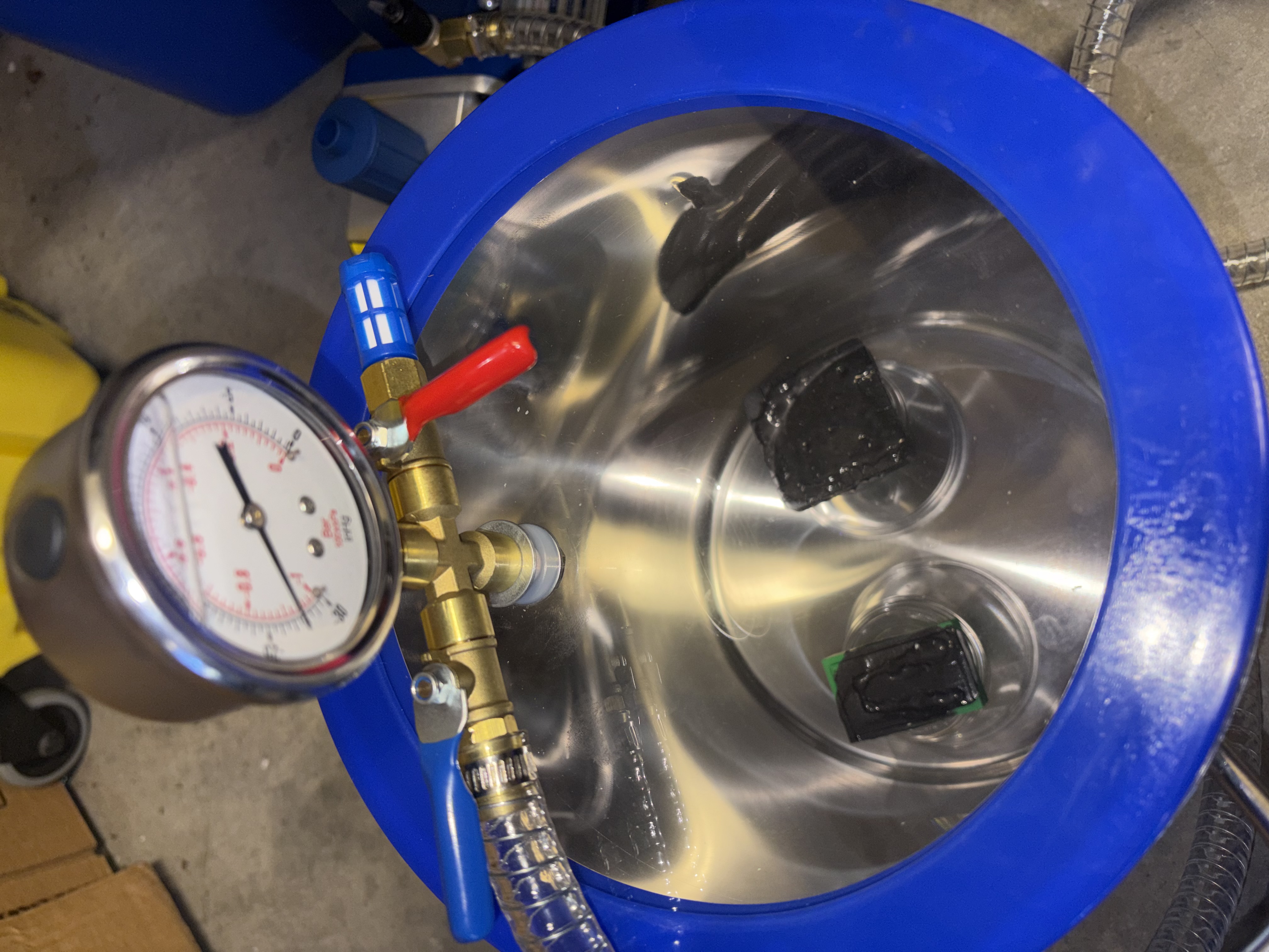 Vacuum chamber for degassing silicone piezoresistive pads